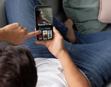 Tem como assistir canais de televisão no celular? Veja como ( Imagem: Freepik)